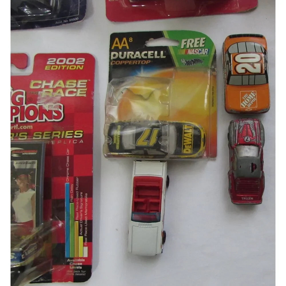 Large lot of Nascar hot wheels Jeff Gordon Dale Earnhart tin box 2002 racing car